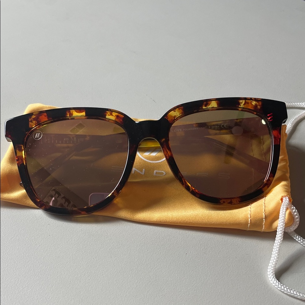 Blenders Wildcat Love Polarized Brown Tortoise Sunglasses (Never worn) & Cloth